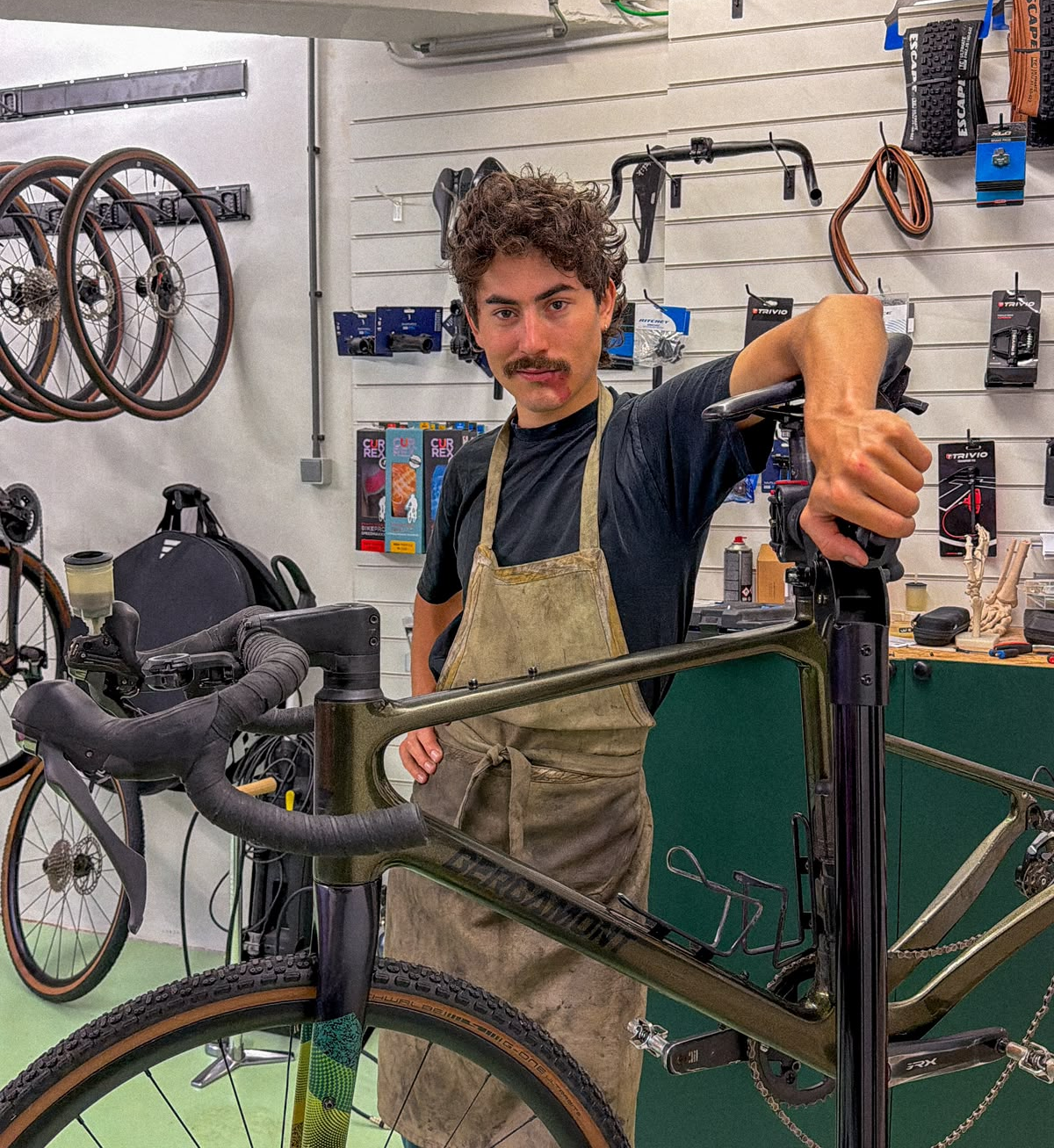 Fietshersteller aan het werk